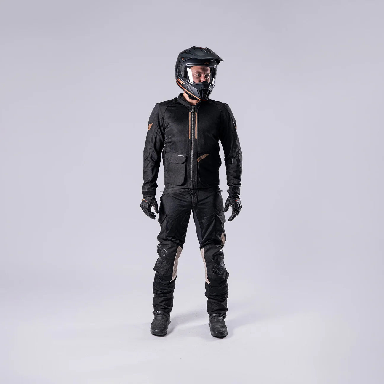 LEATT ADVENTURE FLOWTOUR 4.5 STEALTH MOTORCYCLE JACKET