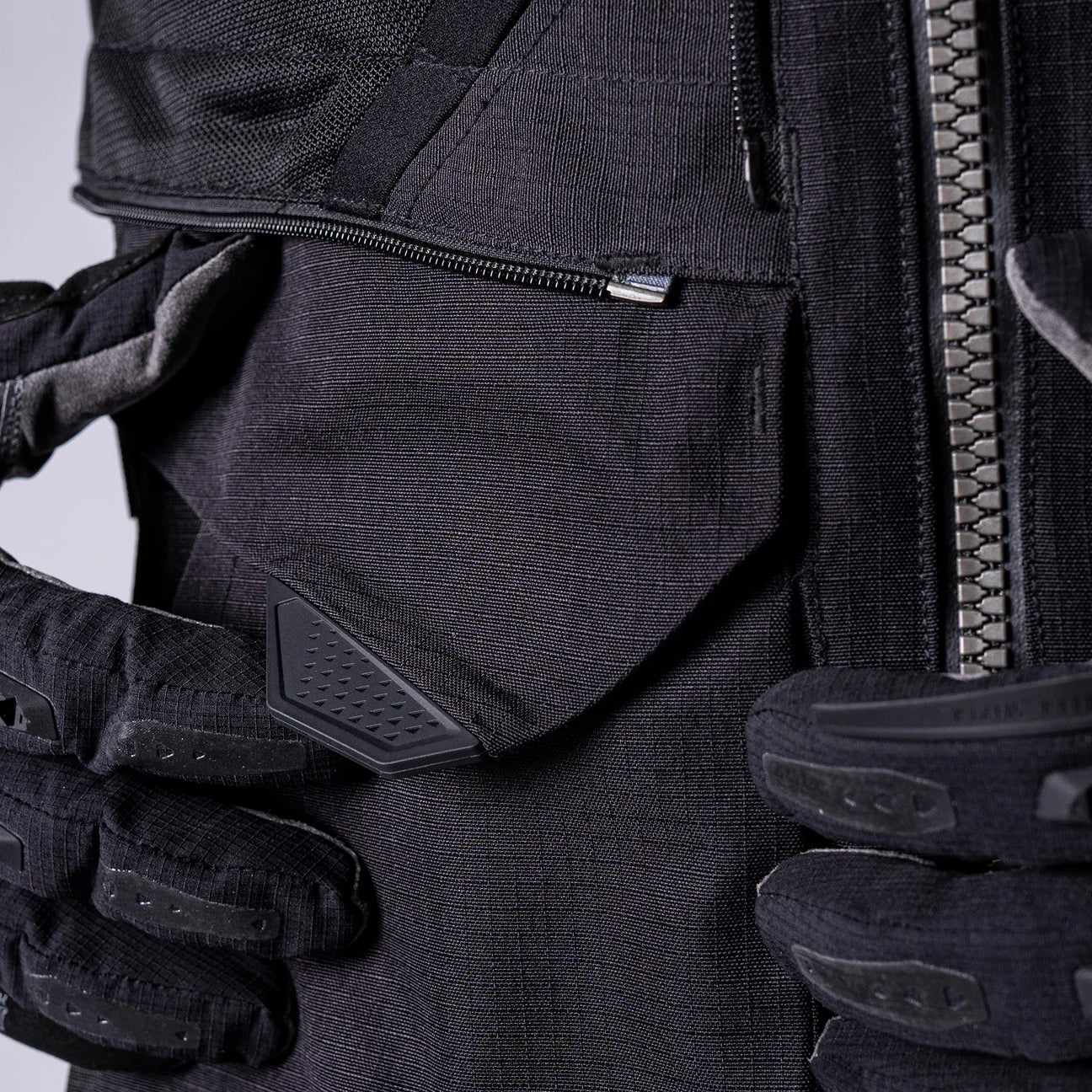 LEATT ADVENTURE MULTITOUR 8.5 STEALTH MOTORCYCLE JACKET