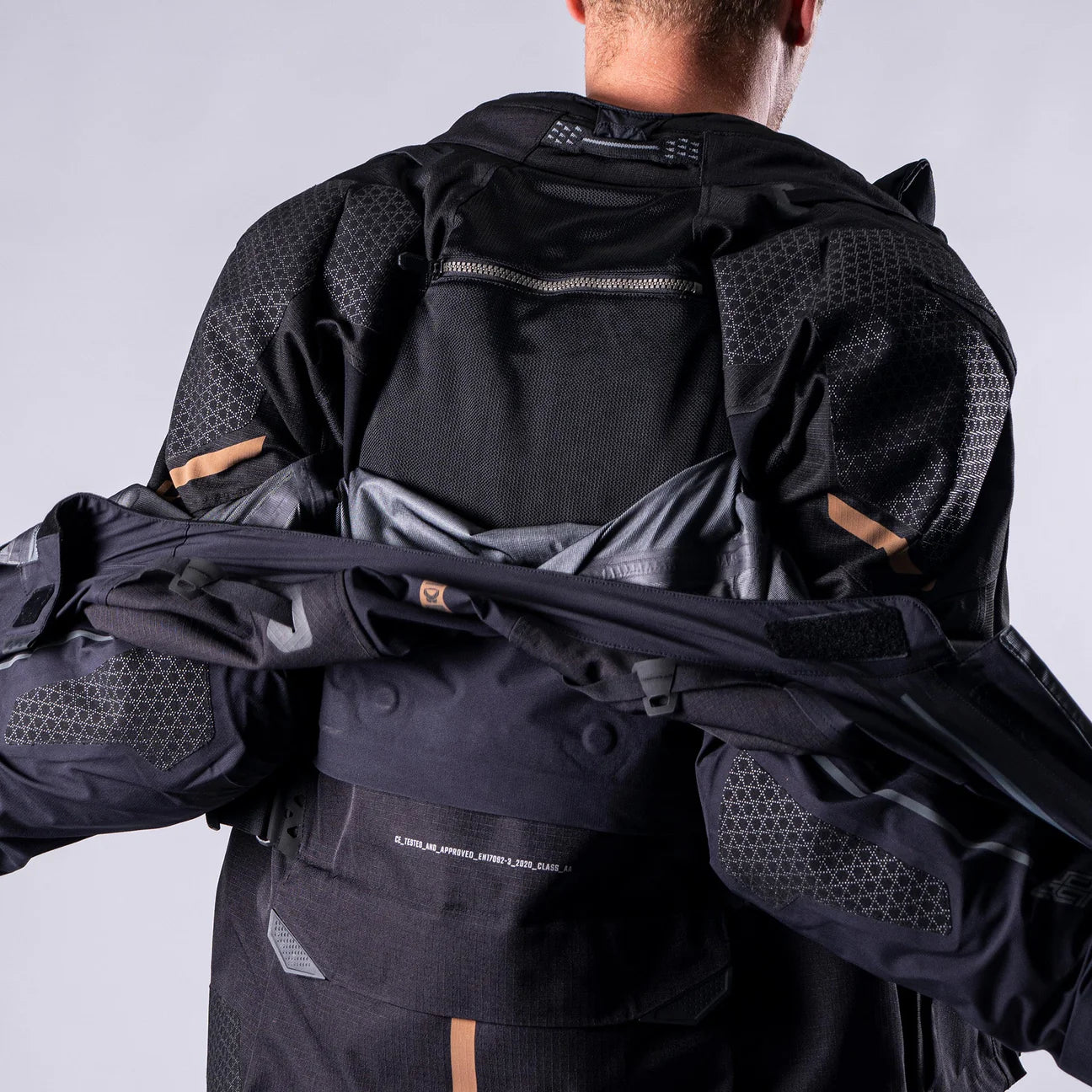LEATT ADVENTURE MULTITOUR 8.5 STEALTH MOTORCYCLE JACKET
