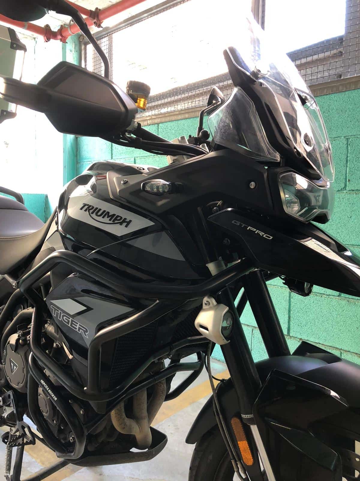 DEFENSA DE ESTANQUE SOLID HEPCO&BECKER NEGRO TRIUMPH TIGER 900 RALLY / GT / PRO 2020-2023