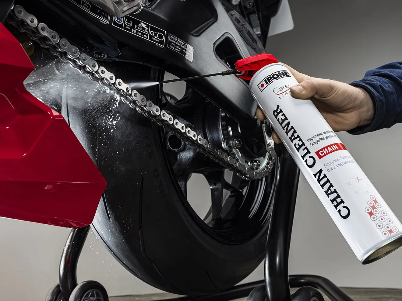 IPONE CHAIN ​​CLEANER 750ml MOTORCYCLE CHAIN ​​CLEANER AND DEGREASER