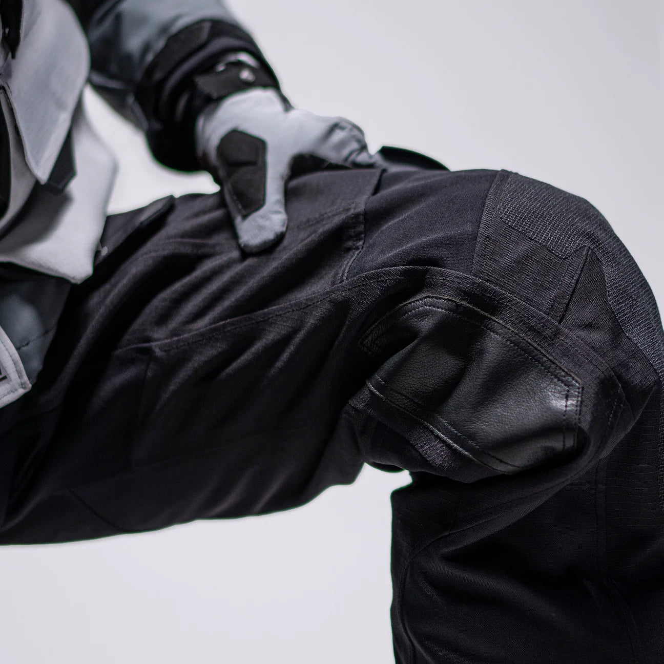 PANTALÓN DE MOTO LEATT ADVENTURE DRITOUR 5.5 STEALTH