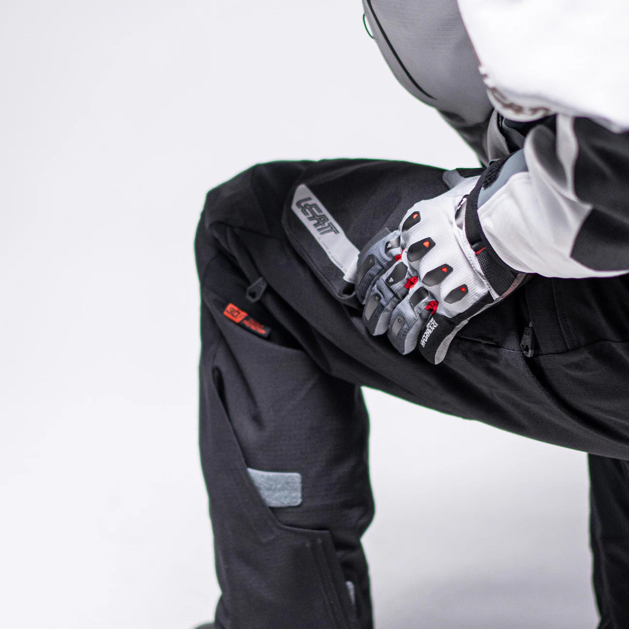 PANTALÓN DE MOTO LEATT ADVENTURE DRITOUR 5.5 STEALTH