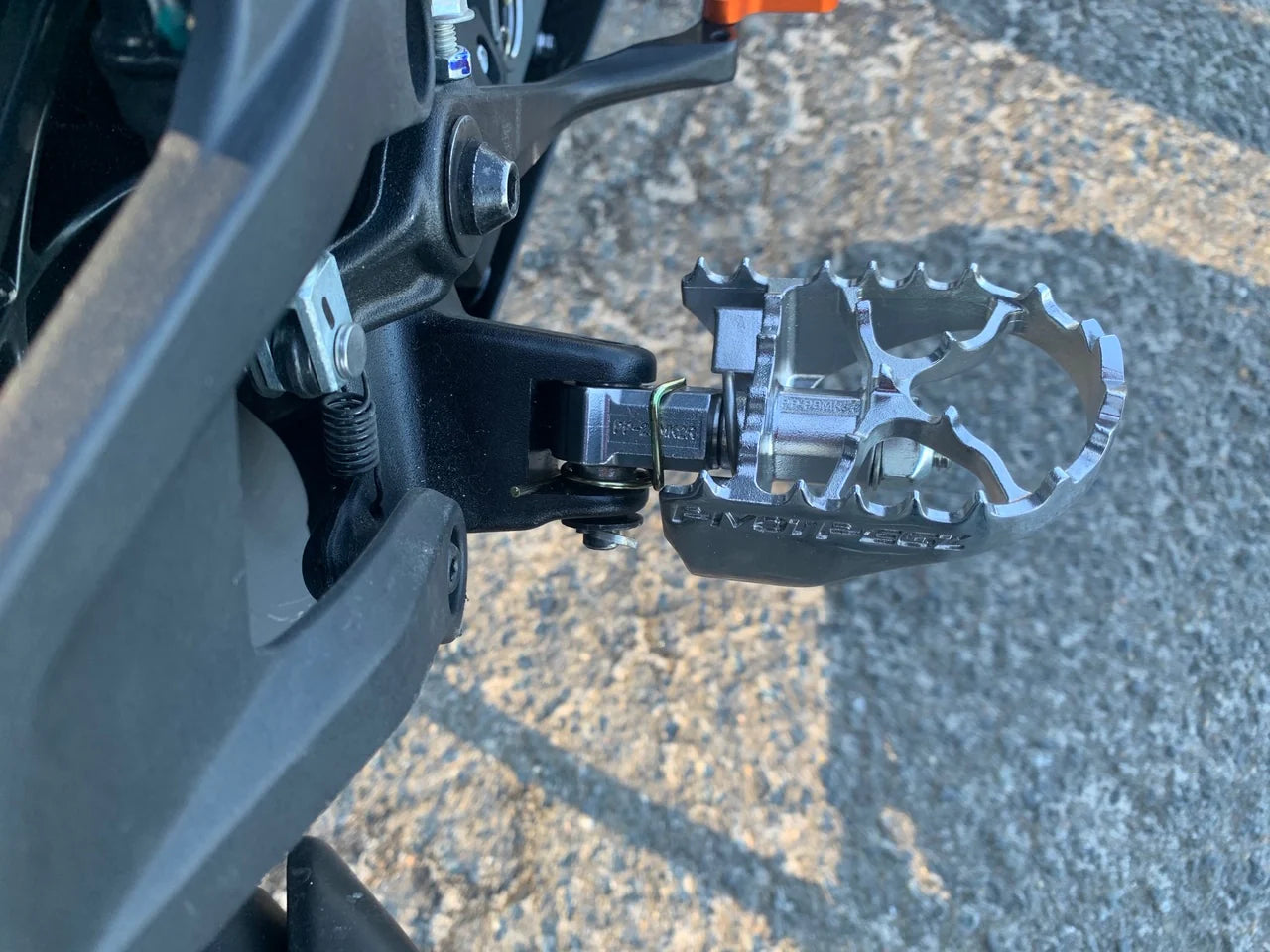 PEDALINES PIVOTEABLES PIVOT PEGZ MK3 PARA KTM 950/ 990/ 1190/ 1090/ 1290/ R