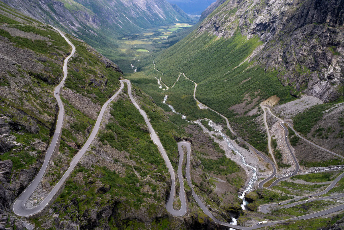 Carreteras junto al mar y algunos de los fiordos más impresionantes de Escandinavia.