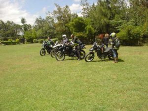 Motociclistas en sus motos