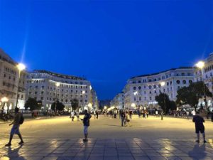 plaza de noche en bucarest