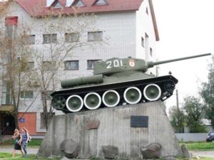 tanque como reliquia en ciudad rusa
