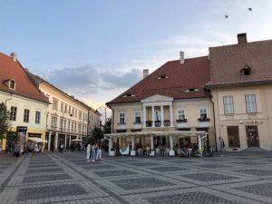 restoran para tomar en en plaza de rumania
